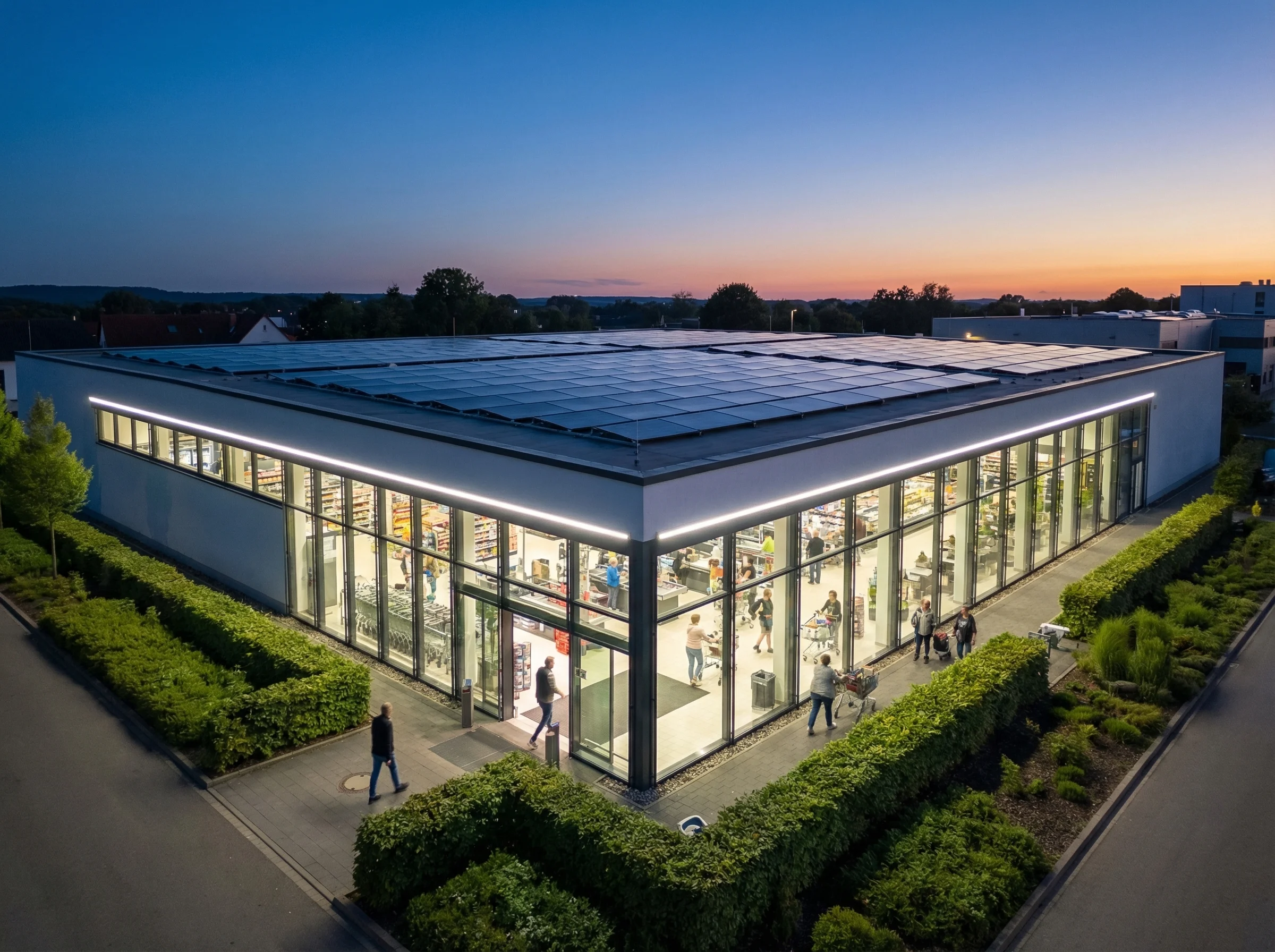 Photovoltaik f&uuml;r Lebensmitteleinzelhandel – Solaranlage auf Supermarkt-Dach
